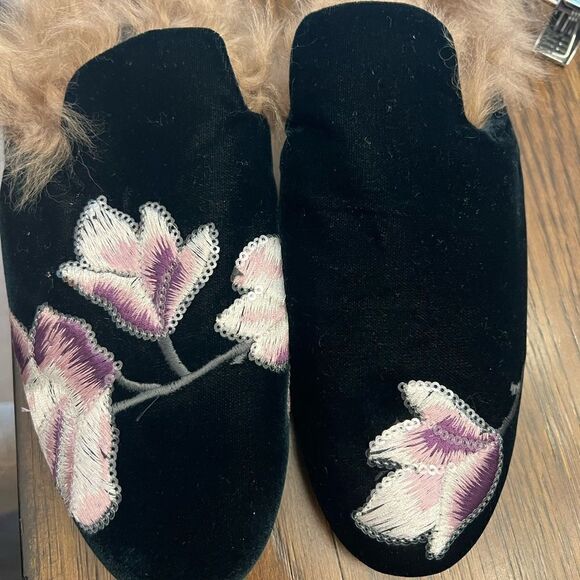 GIA COUTURE BLACK VELVET FLORAL FUR SLIP ON FLATS SHOES. Made in Italy. Size 37. - Picture 13 of 13